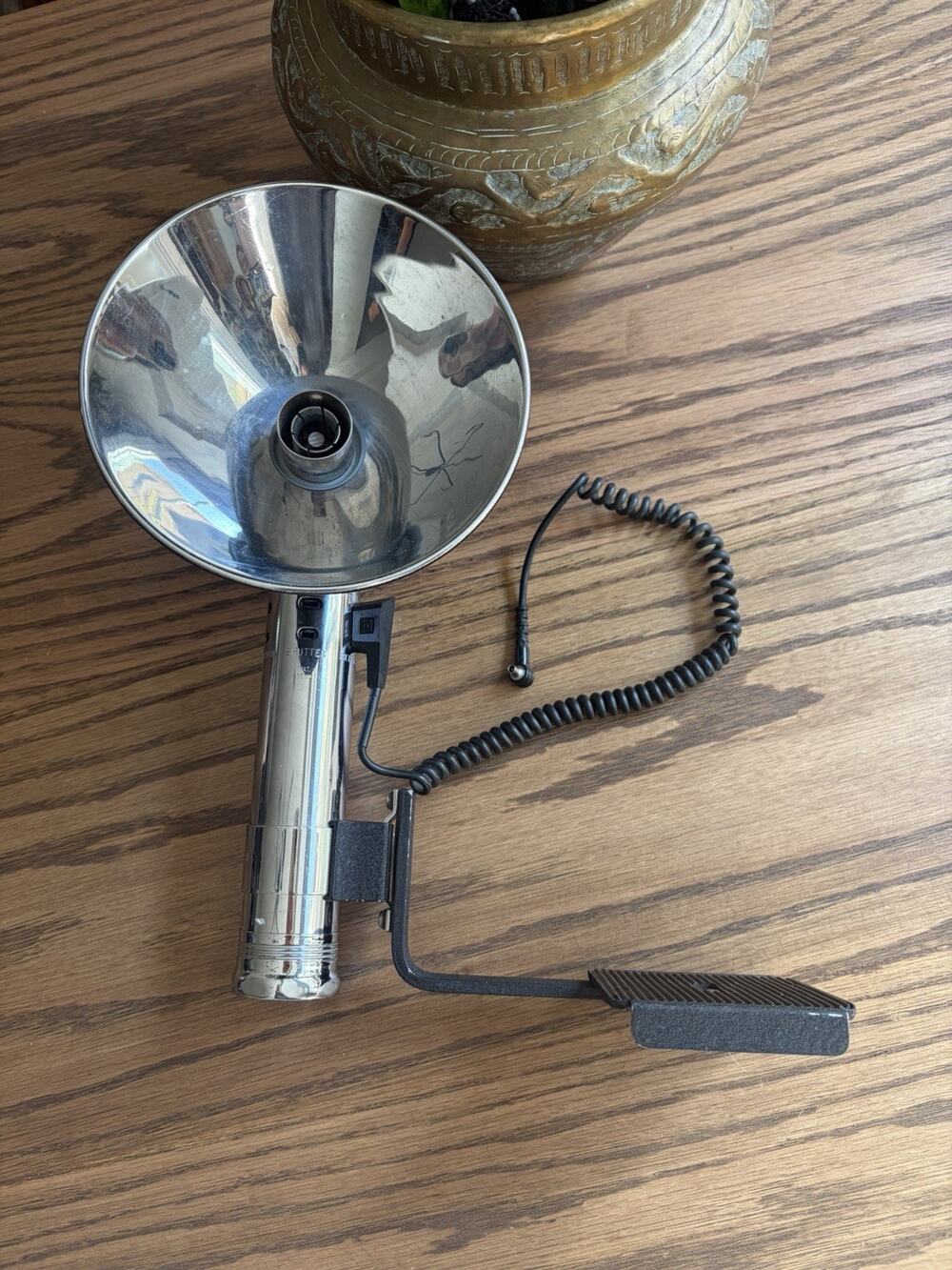 Vintage Heiland Research Corporation Camera Flash Mounting Bracket Sync Cord